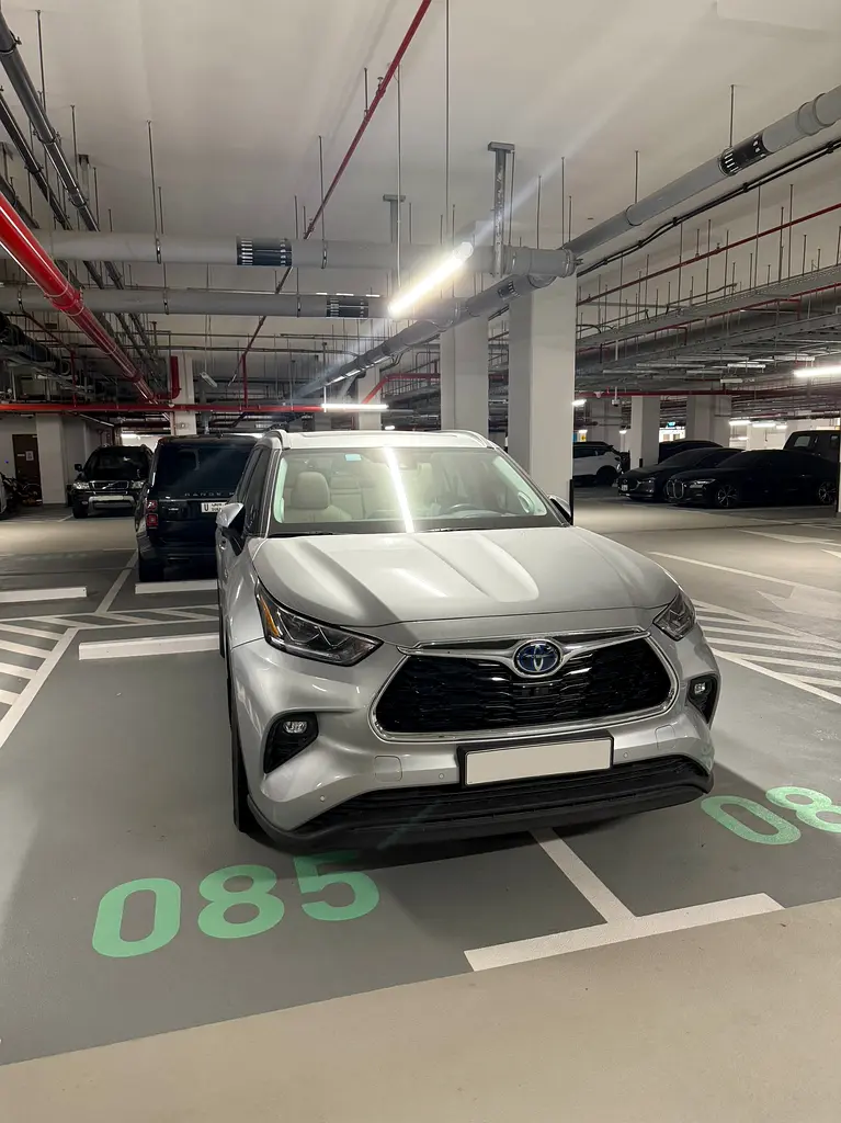 Toyota Highlander 2023 — photo 1 of 11