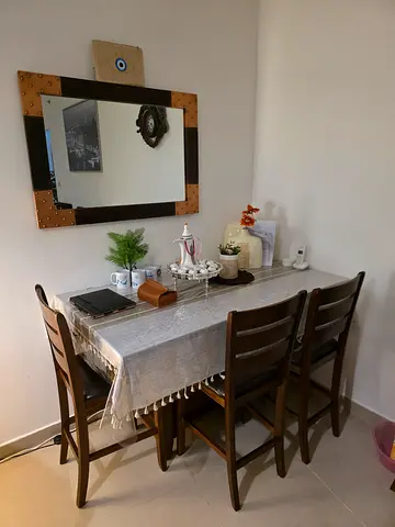 High Dinning table very good condition