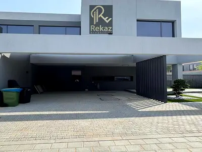 CORNER UNIT | SINGLE ROW | PRIME LOCATION