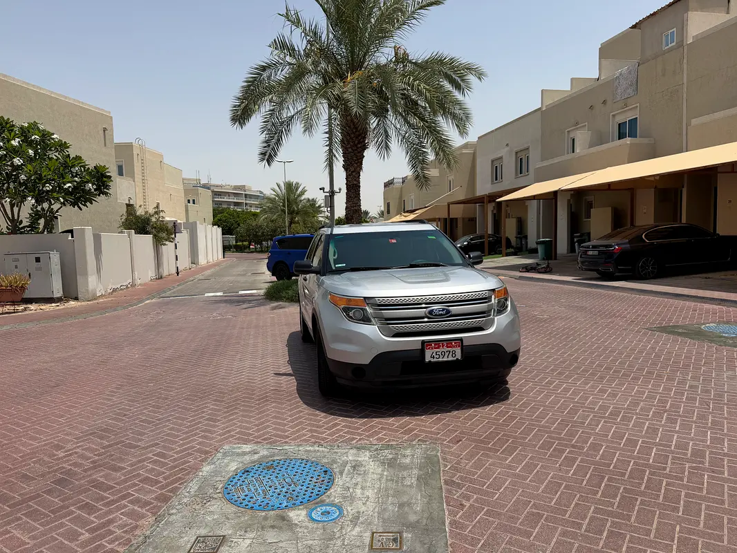Ford Explorer 2014 — photo 1 of 5
