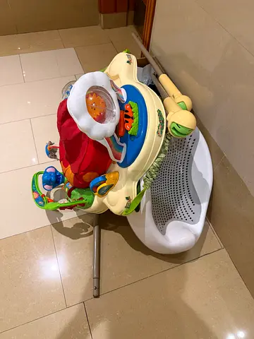Bath tub and jumper