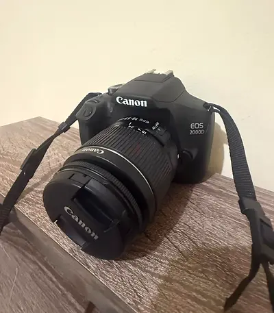 Dslr Canon EOS 2000D