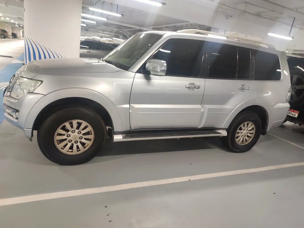 Mitsubishi Pajero 2016 — photo 1 of 10
