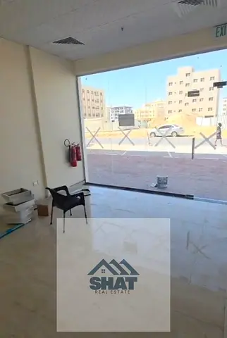 متوفر عدد 1 محل كبير 45000 درهم  ايجار سنوي   عدد 2 محل صغير 35000 درهم ايجار سنوي لكل محل بناية جديدة  منطقة الجرف 3 - عجمان
