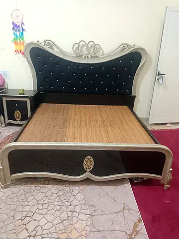 King size bed for sale.