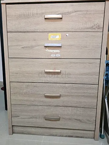 Light Oak 5-Drawer Chest in Excellent Condition