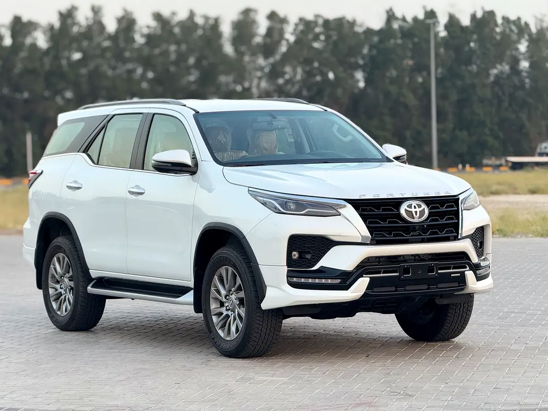 Toyota Fortuner 2026 — photo 1 of 20