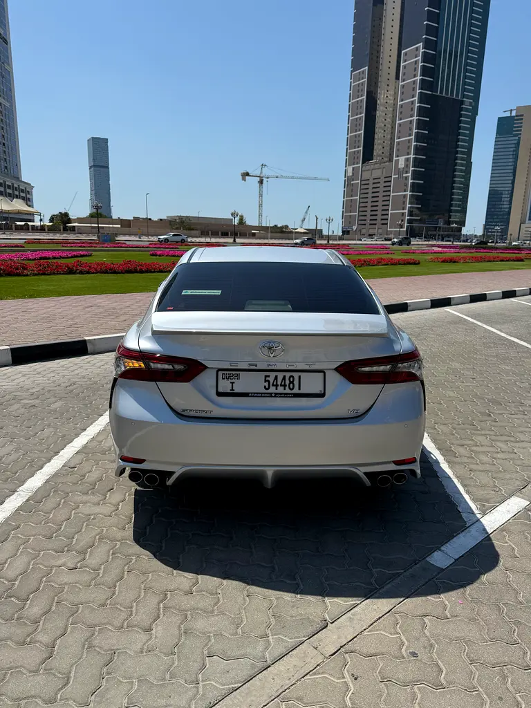 Toyota Camry 2021 — photo 1 of 8