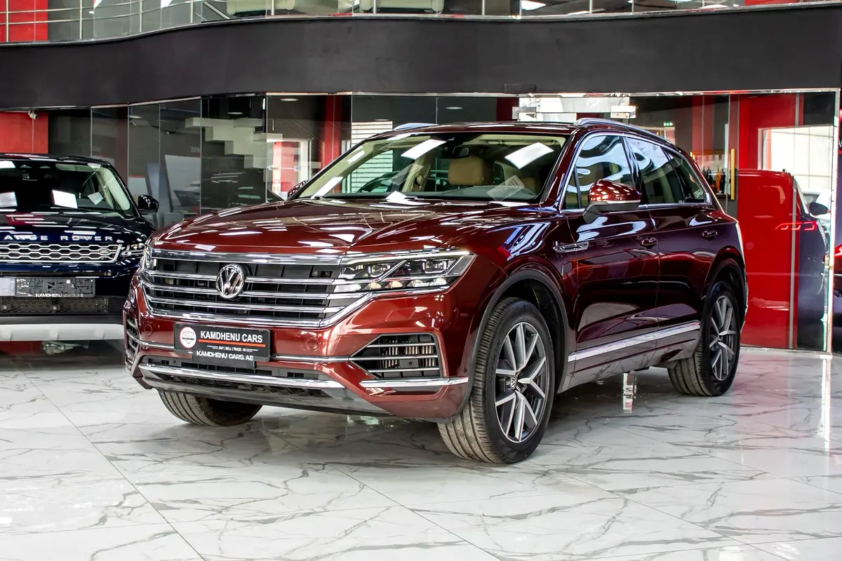 Volkswagen Touareg 2020 — photo 1 of 17
