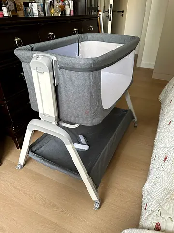 Side-sleeper bedside bassinet in grey (good condition)