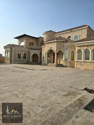 فيلا للبيع في الشارقة منطقة السيوح بسعر مميز وموقع هادي