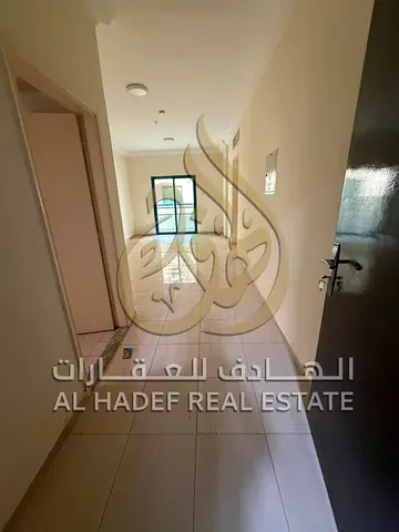 عرض لا يُقاوم في القاسمية! غرفتين وصالة مع شهر مجاني، 2 حمام، وبلكونة بإطلالة مميزة!