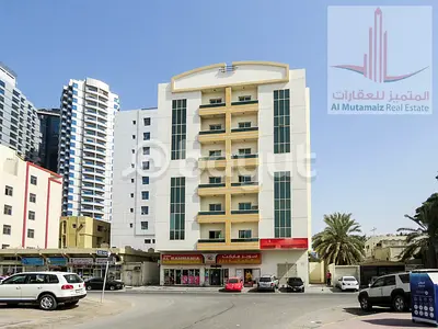 غرفة وصالة مع بلكون موقع ممتاز قريب من ابراج الفالكون 26 الف سنوياا