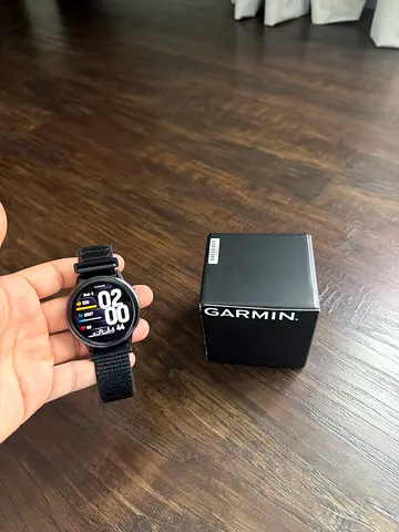 Garmin Venu 4 smartwatch with original box - perfect condition
