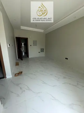 الايجارسنوي عجمان الجرف 2 قريب من مجمع المدرسة جنب الجماعه عجمان البنايه عائلات جديد اول سكن غرفتين وصاله  تكيف مركزي 2 حمام  بلكونه مساحات كبيره تشطي