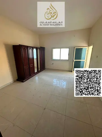 3BR + hall in Al Nuaimiya 1 on Al Ittihad St, 2 balconies, built-in wardrobes, central AC. Opposite