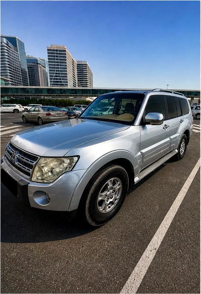 Mitsubishi Pajero 2009 — photo 1 of 4