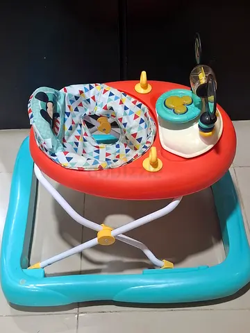 Foldable walker