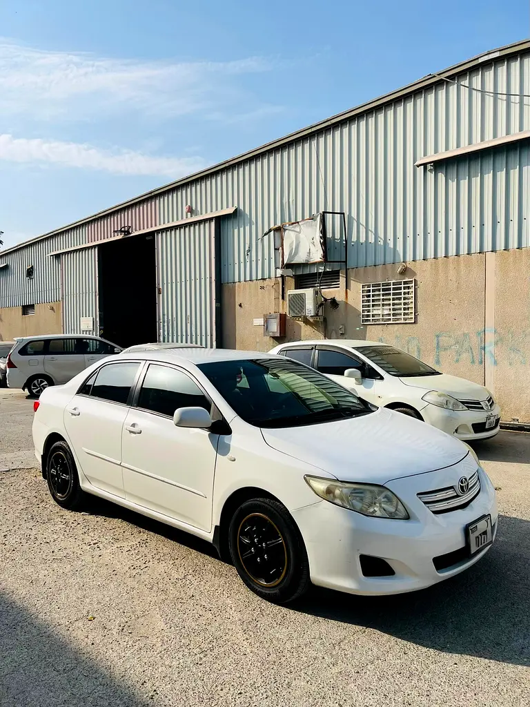 Toyota Corolla 2010 — photo 1 of 9