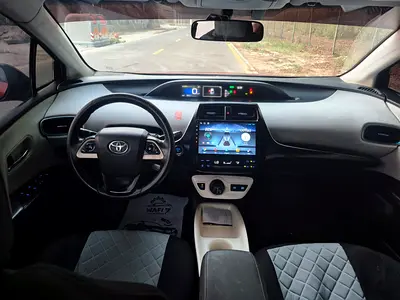 Toyota prius 2018 model japan