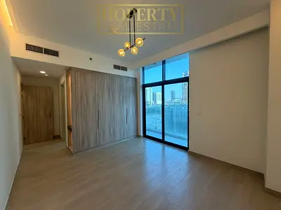 شقة بغرفة نوم واحدة | ذا إيست كريست JVC | شرفة مطلة على وسط المدينة | تشطيب حديث غير مفروش