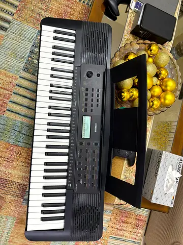 Yamaha piano keyboard