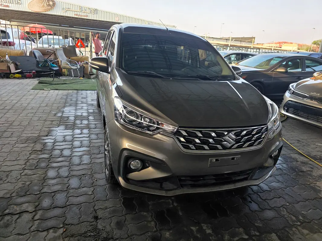 Suzuki Ertiga 2023 — photo 1 of 20