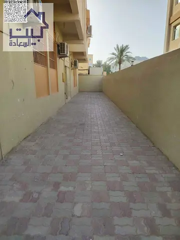 تمام حر لجميع الجنسيات بموقع متميز ودخل 9% بنايه للبيع مساحه كبيره مما يجعلها فرصه استثماريه رائعه