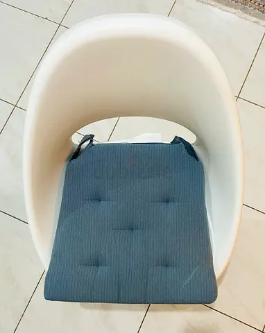 White Ikea office chair with wheels + pillow