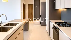 2 + Maids | Work Station | Dressing Area