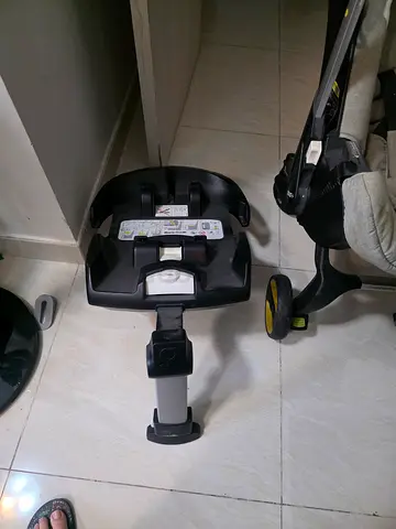 Doona stroller with isofix base