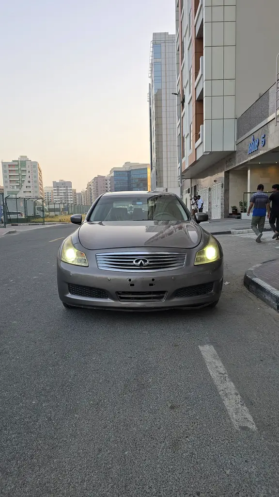 Infiniti G25 2012 — photo 1 of 8
