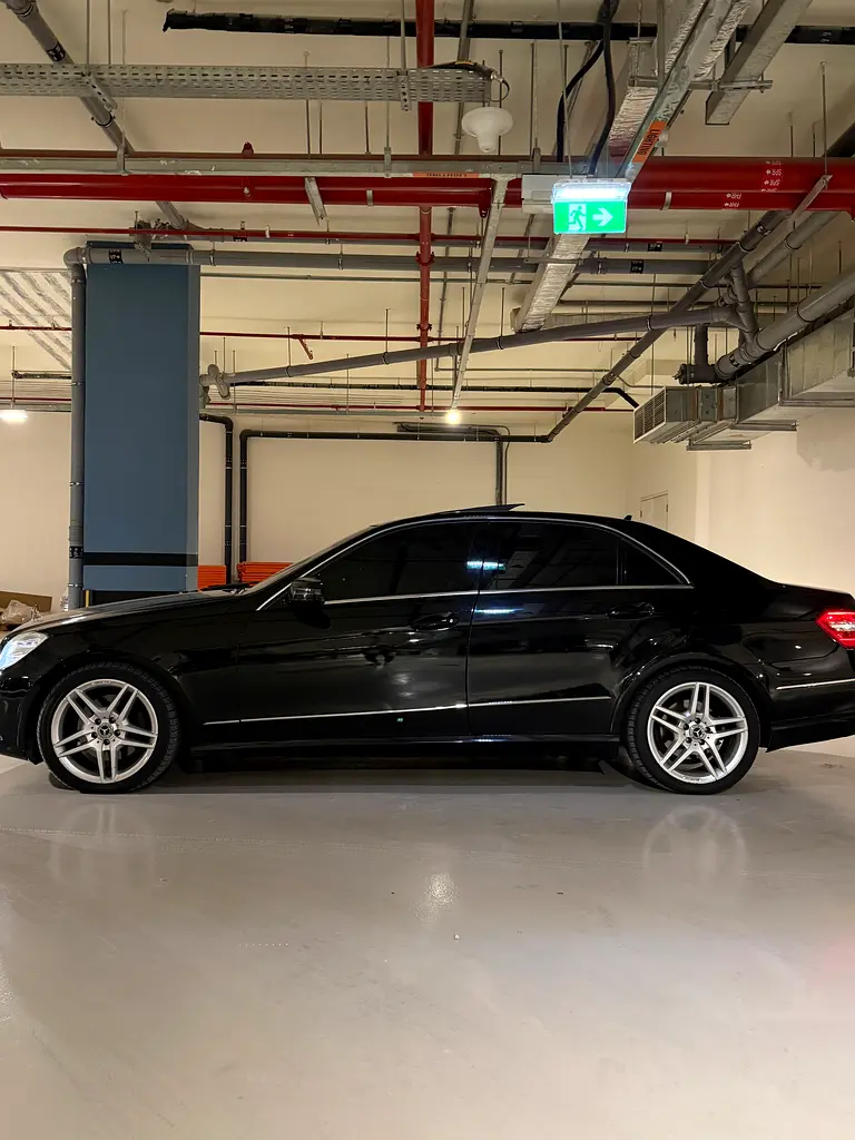 Mercedes-Benz E-Class 2011 — photo 1 of 14