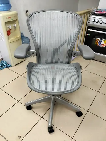 Herman Miller Areon classic chair size B size and C full loaded available for selling