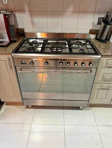 Smeg top gas with electric oven 90cm