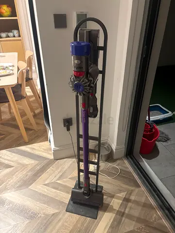 Dyson V8 cordless stick vacuum (used, loose trigger button needs replacing)