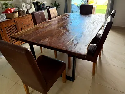 Solid Live-Edge Wooden Dining Table (with 6 Chairs - free) Good Condition
