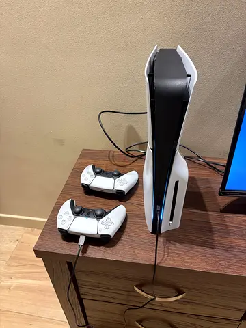 Ps5 slim disk with 2 controllers