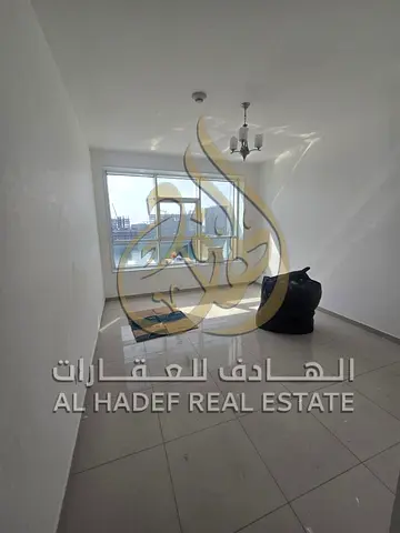 🌟 شركة الهادف العقارية - تجربة السكن النخبوية في قلب منطقة الخان 🌟 🏠 أهم المميزات الاستثنائية والفريدة للشقة: ✅ غرفتين وصالة فسيحة جداً بتصاميم دا