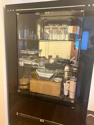 showcase for glassware