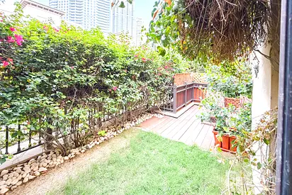 PRIME LOCATION | GARDEN AND JACUZZI | UPGRADED