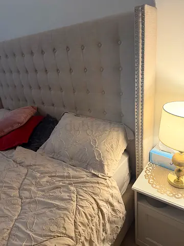 Bed with free mattress