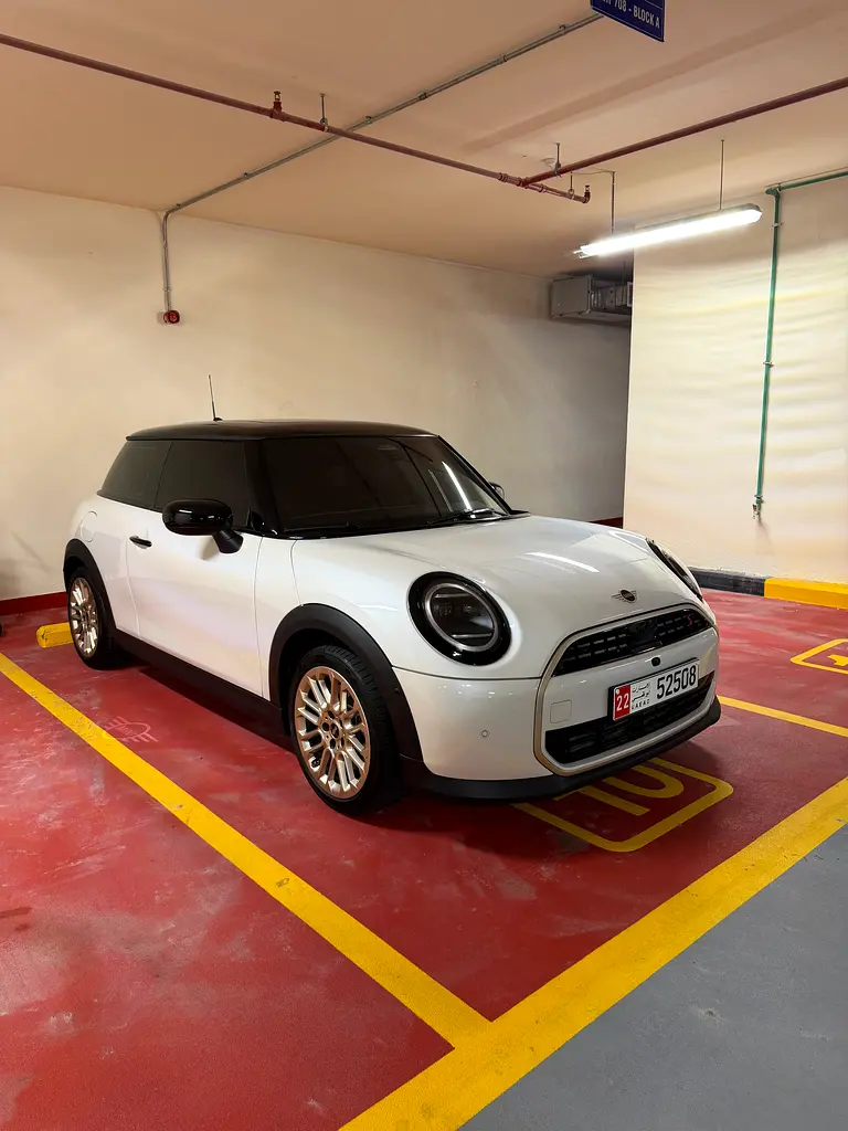 MINI Cooper 2025 — photo 1 of 9