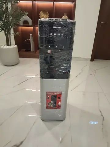 Bottom load water dispenser