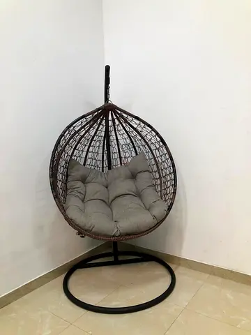 Stylish hanging egg chair