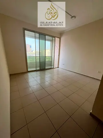 شقة غرفة وصالة للإيجار في الشارقة القليعة بمساحات كبيرة وبلكونة وإطلالة مفتوحة وقريبه من جميع الحدمات