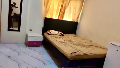 Fully furnished Family Room in Hamdan street