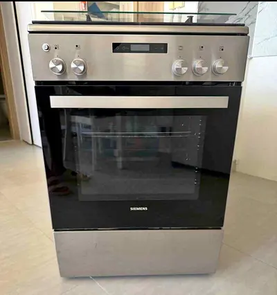 Siemens 60x60 cm 4burner gass cooker oven never used FREE DELIVERY+WARRENTY