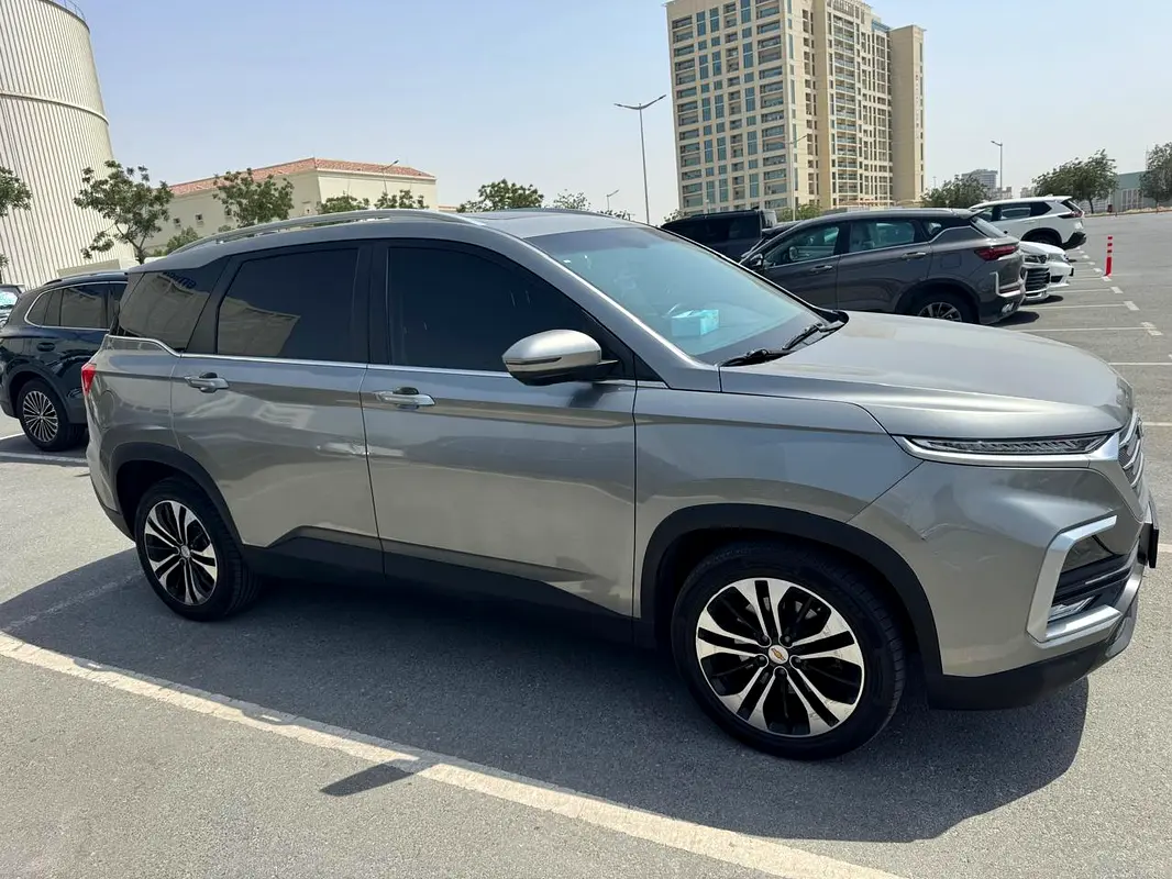 Chevrolet Captiva 2023 — photo 1 of 10