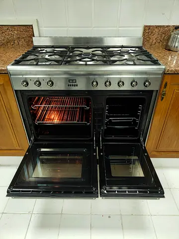 Smeg Brand Stainless Steel 90cm Dual-Fuel Range Cooker with Double Oven — Good Working Condition